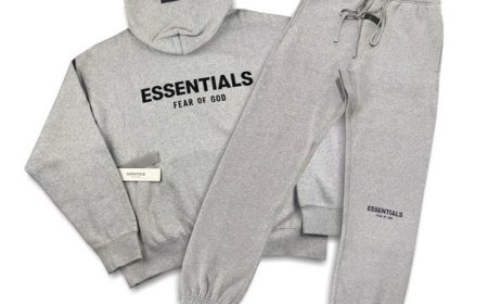 Relaxed Fit and Cozy Essentials Hoodie Comfort Redefined