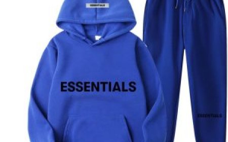 Essential Hoodie for Men & Women – Soft, Sleek, and Stylish